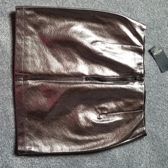 Hollister metallic faux vegan leather mini skirt - Picture 2 of 8